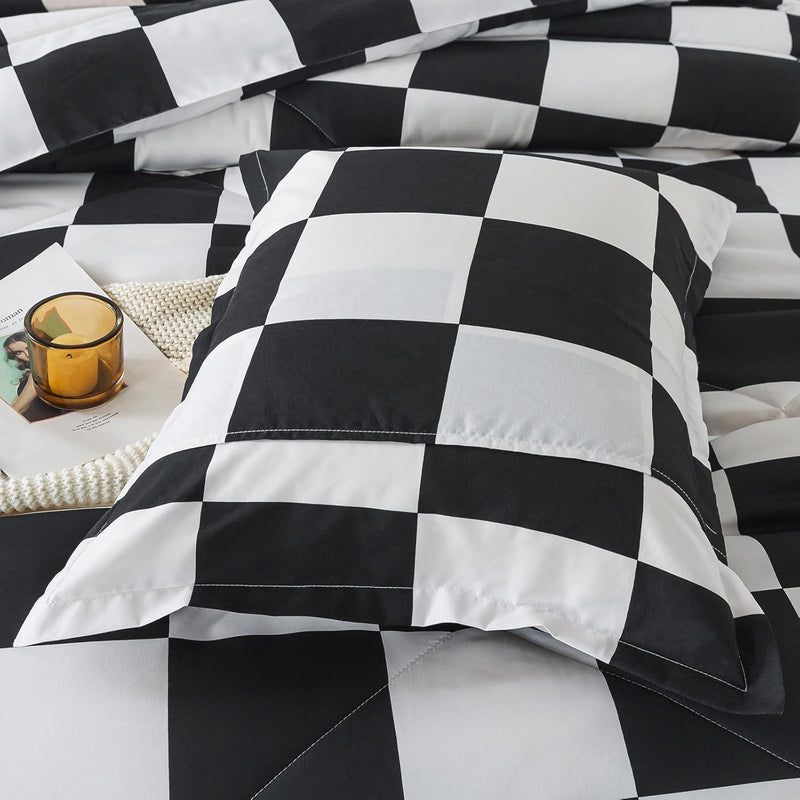 Checkered Charm Bedding Set - Single/Queen Size Ensemble