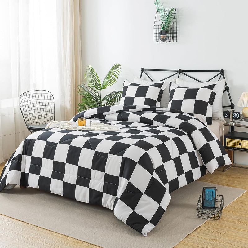 Checkered Charm Bedding Set - Single/Queen Size Ensemble