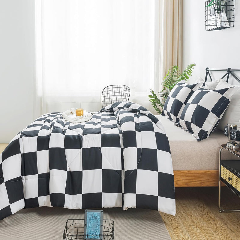 Checkered Charm Bedding Set - Single/Queen Size Ensemble