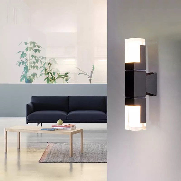 Motion detector wall lamp