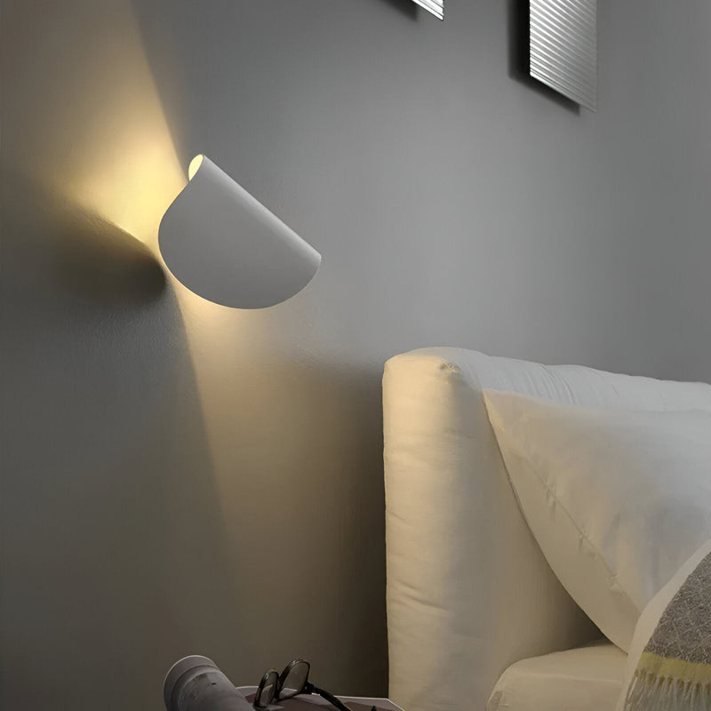 Twist Wall Light - Rotatable Wall Light made of Metal - Curve Wall Sconce