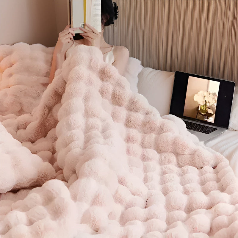 LuxeFleece - Cozy and elegant heating blanket for on the go Comfort