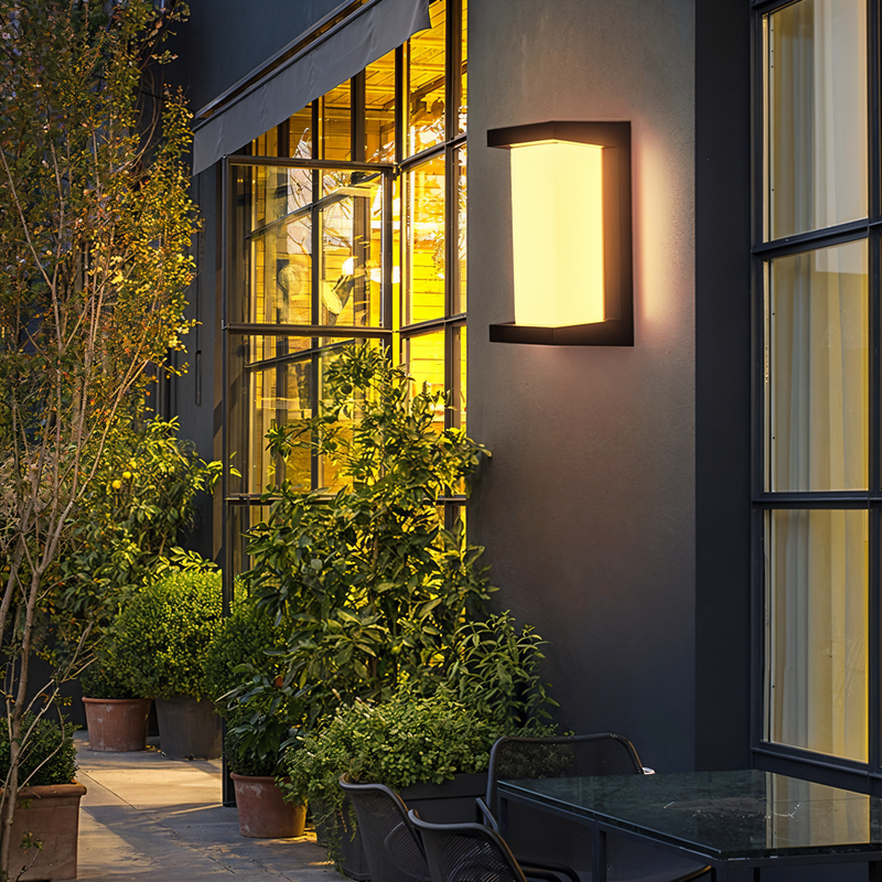 SmartSense Wall Light - LED Garden Lighting - Waterproof Outdoor Lighting