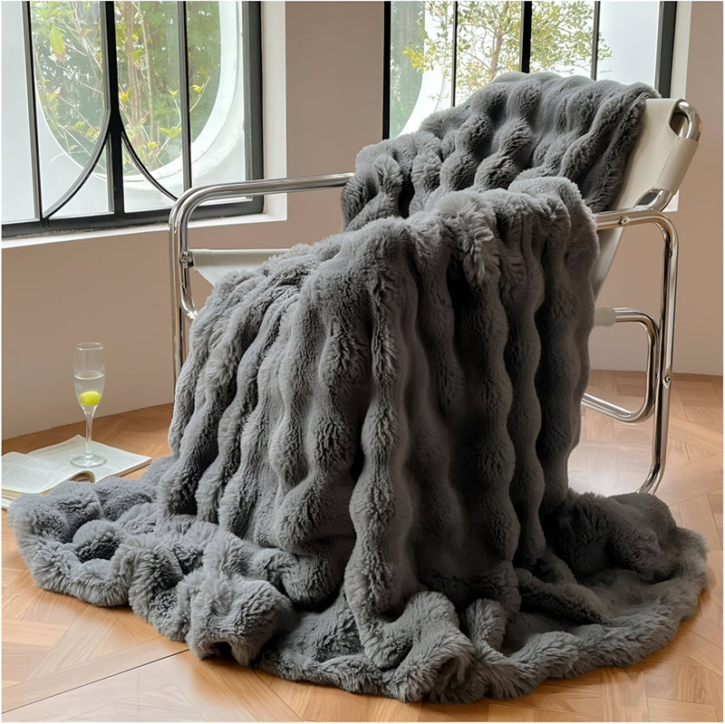 LuxeFleece - Cozy and elegant heating blanket for on the go Comfort