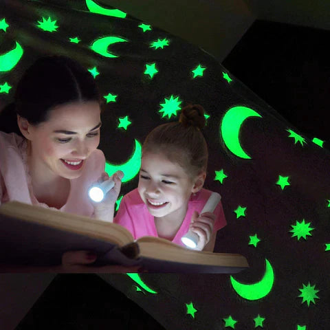 Warm Glow-In-The-Dark Flannel Blanket for Kids & Adults | Cozy Starry Night Design | Ideal Gift for Birthdays & Holidays