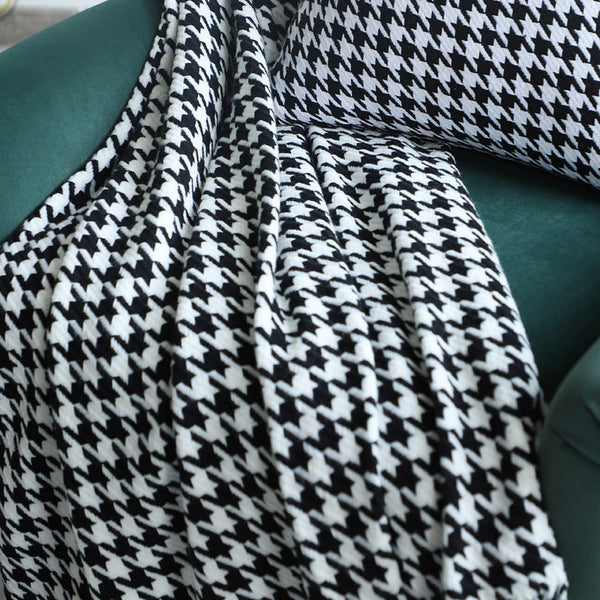 Black and White Houndstooth Pattern Throw Blanket