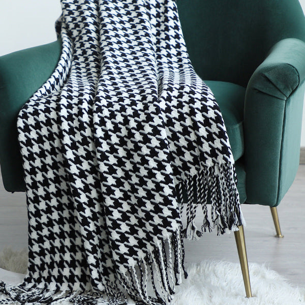 Black and White Houndstooth Pattern Throw Blanket