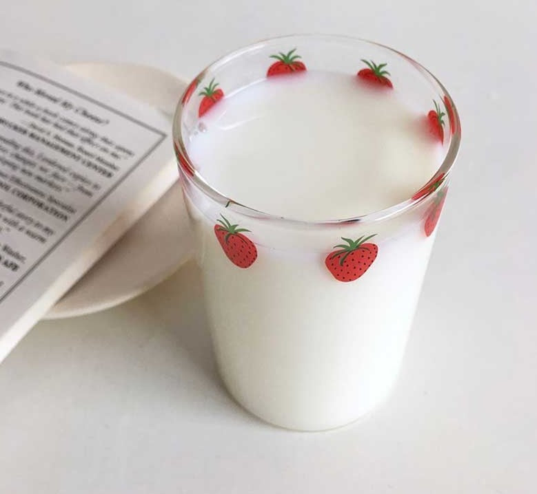 Minimalist Heat Resistant Strawberry Glass Cups with Glass Straw