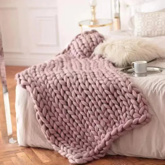 Chunky Knit Blanket: Cozy Wool Throw for Every Space