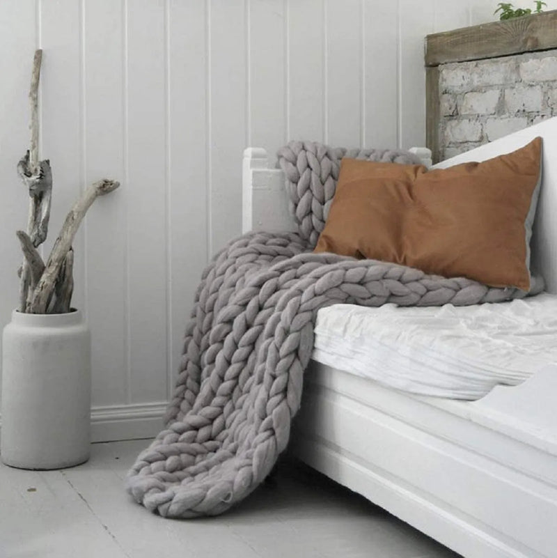 Chunky Knit Blanket: Cozy Wool Throw for Every Space