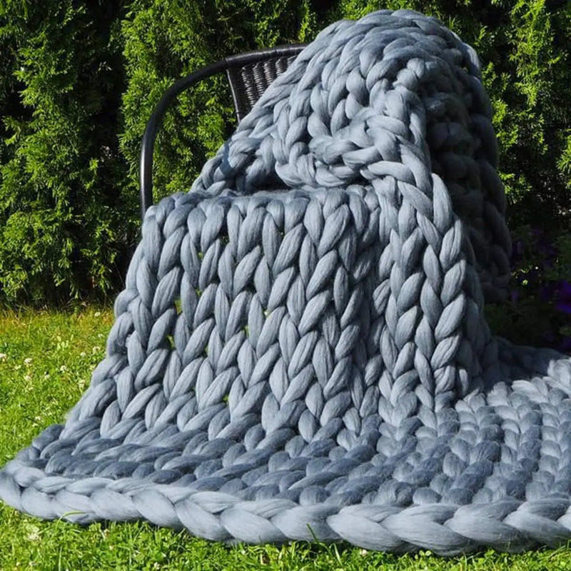 Chunky Knit Blanket: Cozy Wool Throw for Every Space