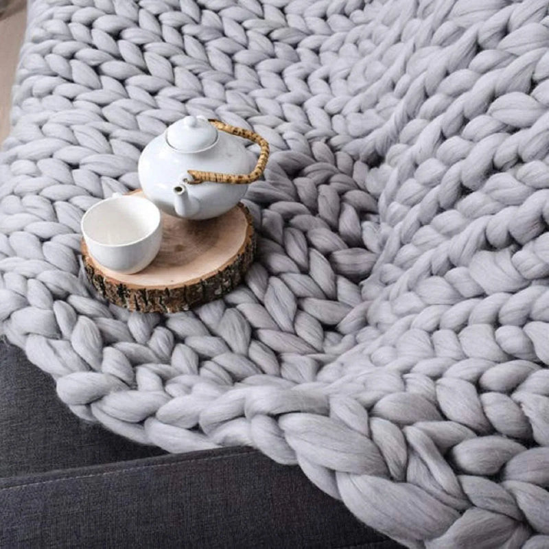 Chunky Knit Blanket: Cozy Wool Throw for Every Space