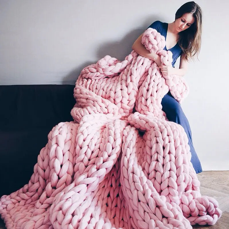 Chunky Knit Blanket: Cozy Wool Throw for Every Space