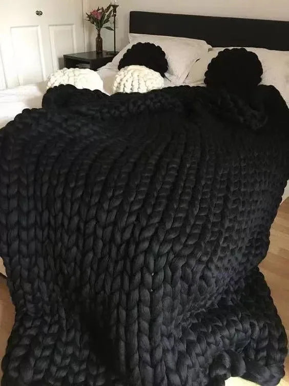 Chunky Knit Blanket: Cozy Wool Throw for Every Space