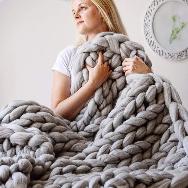 Chunky Knit Blanket: Cozy Wool Throw for Every Space